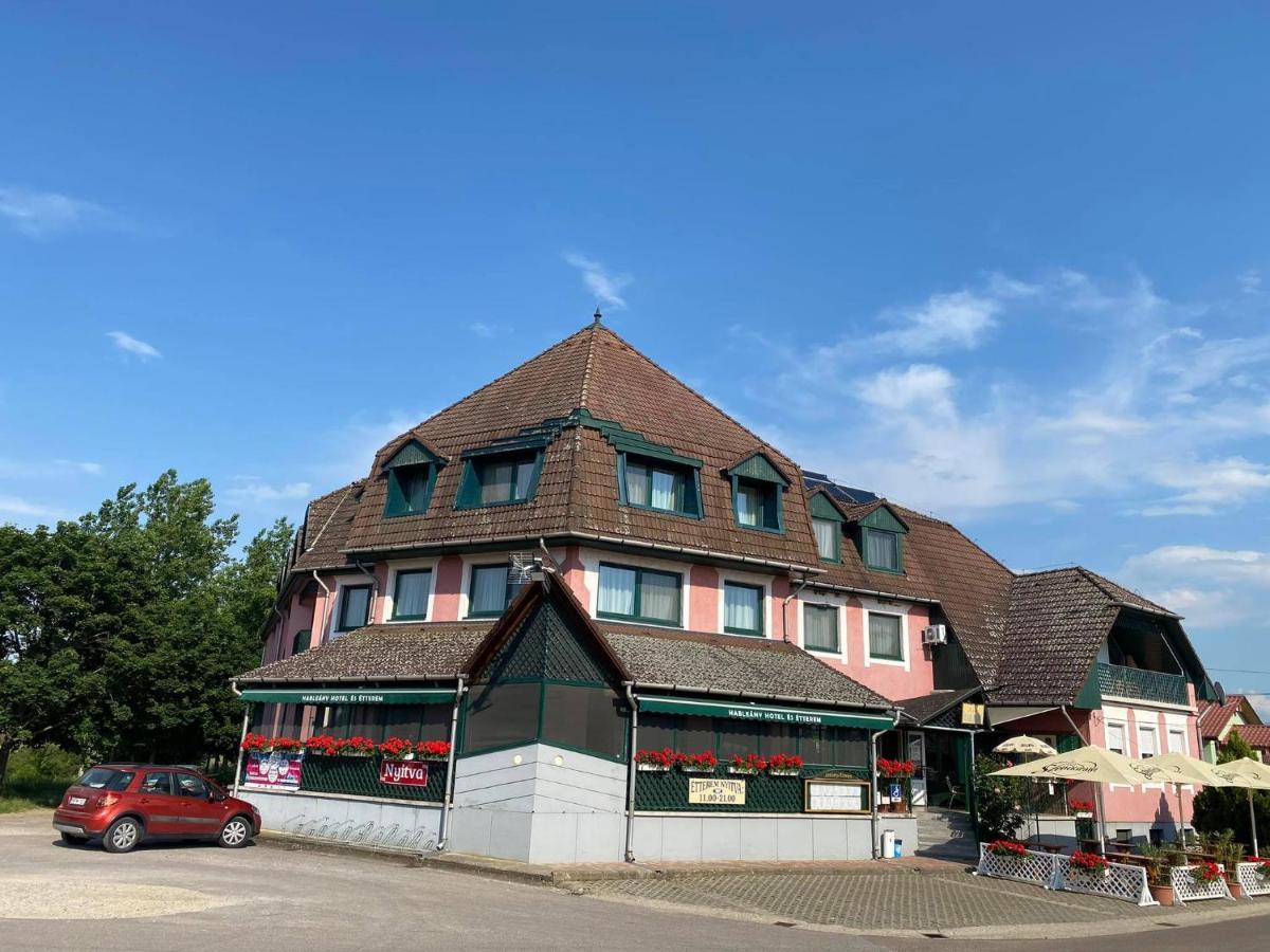 Hableany Hotel Tiszafured Exterior photo