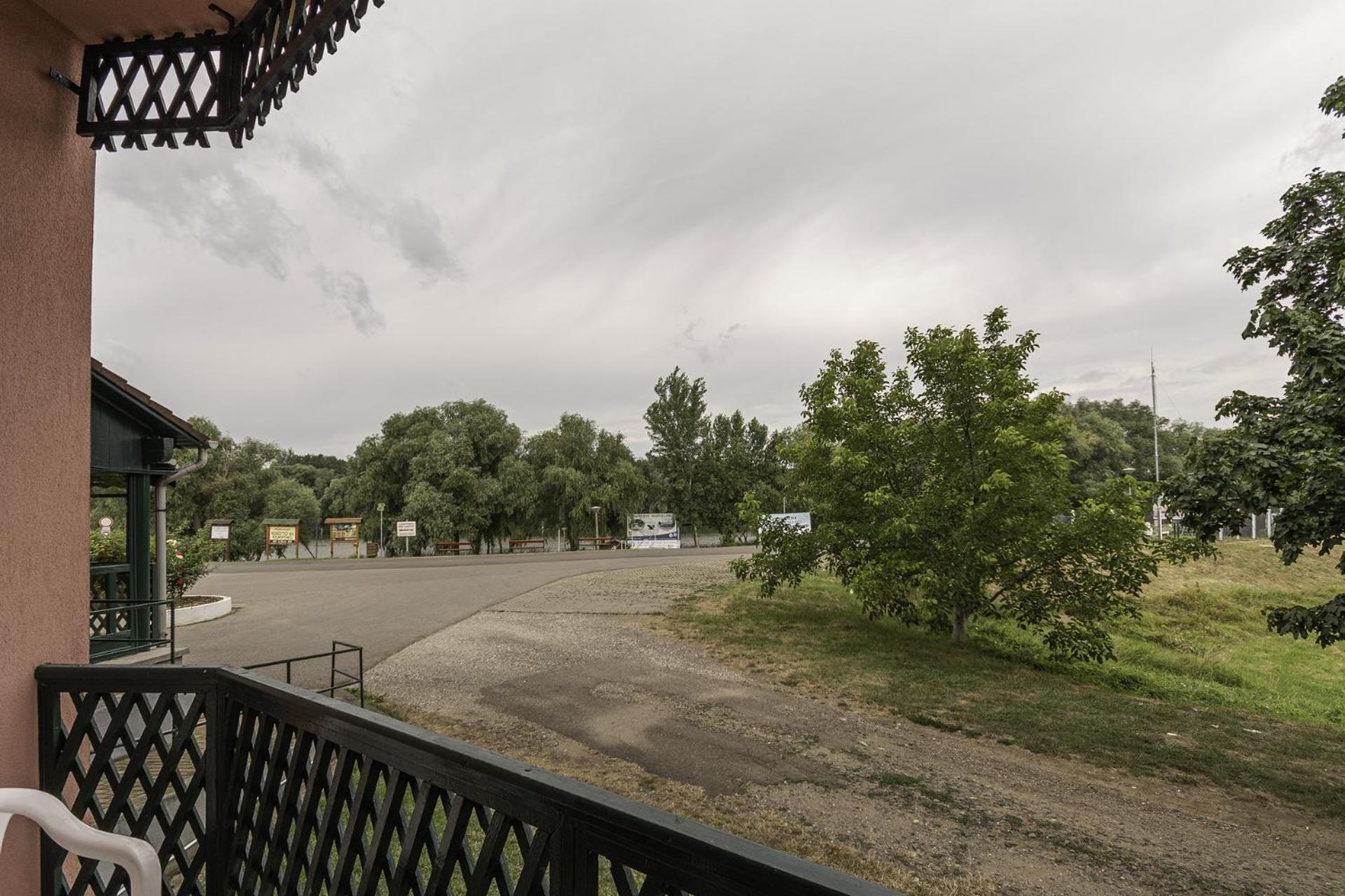 Hableany Hotel Tiszafured Exterior photo